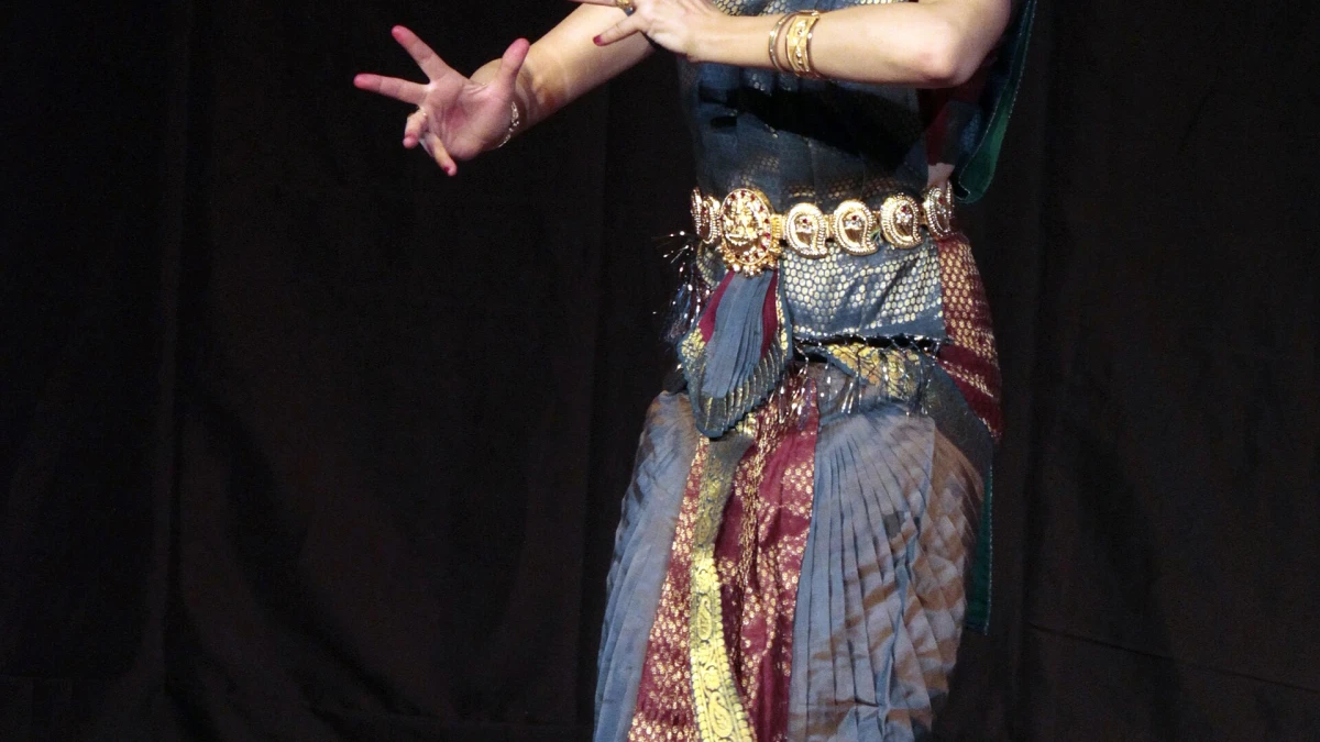 Asamyuta Hastas: 28 Single-Hand Gestures in Bharatanatyam with Meaning & Usage - Authentic Classical Arts